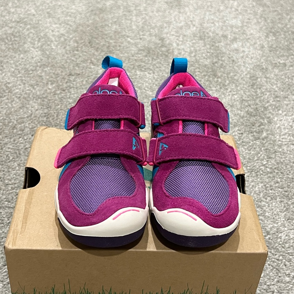 Fuschia/Purple little girls’ tennis shoes in size 10.